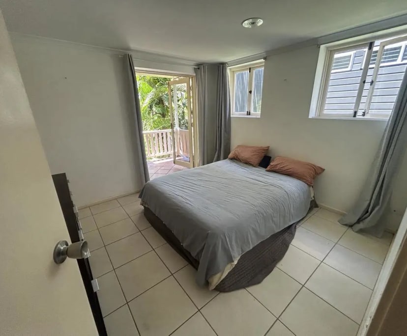 Room for Rent in Bardon, Brisbane 230, Unfurnishe...
