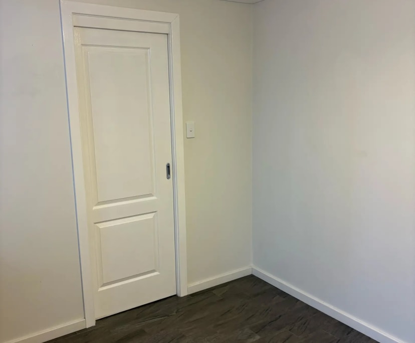 Unfurnished room with ensuite in a flatshare