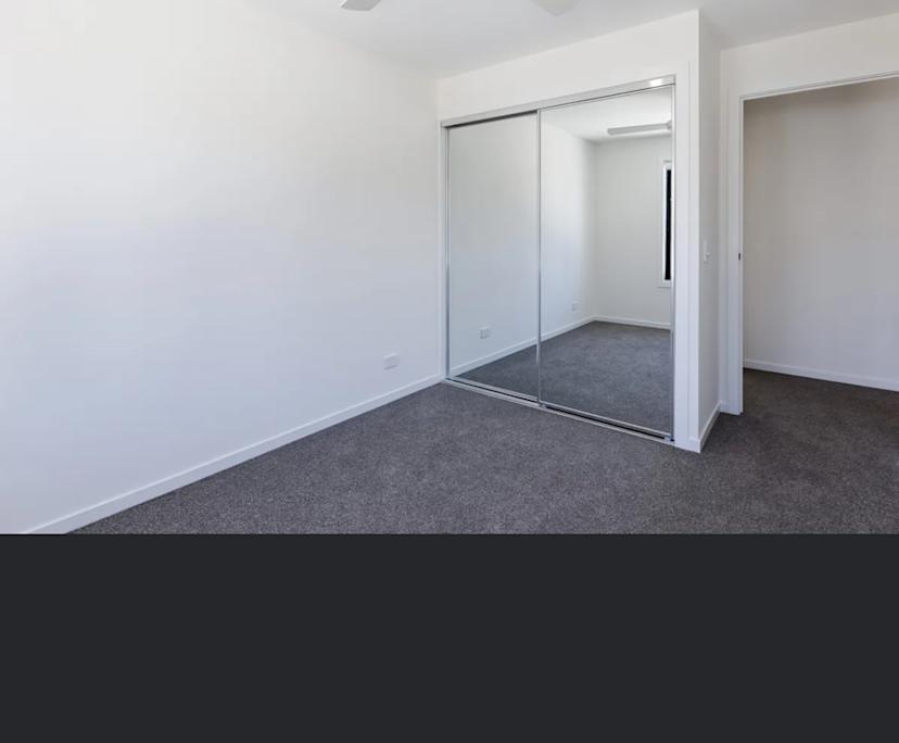 $970, Whole-property, 3 bathrooms, Hope Island QLD 4212