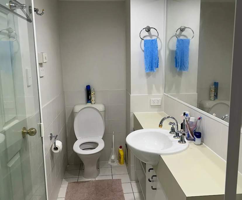 Furnished room with ensuite in a flatshare