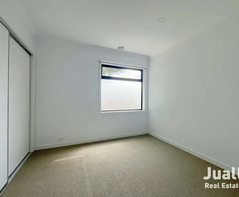 Unfurnished room with own bathroom