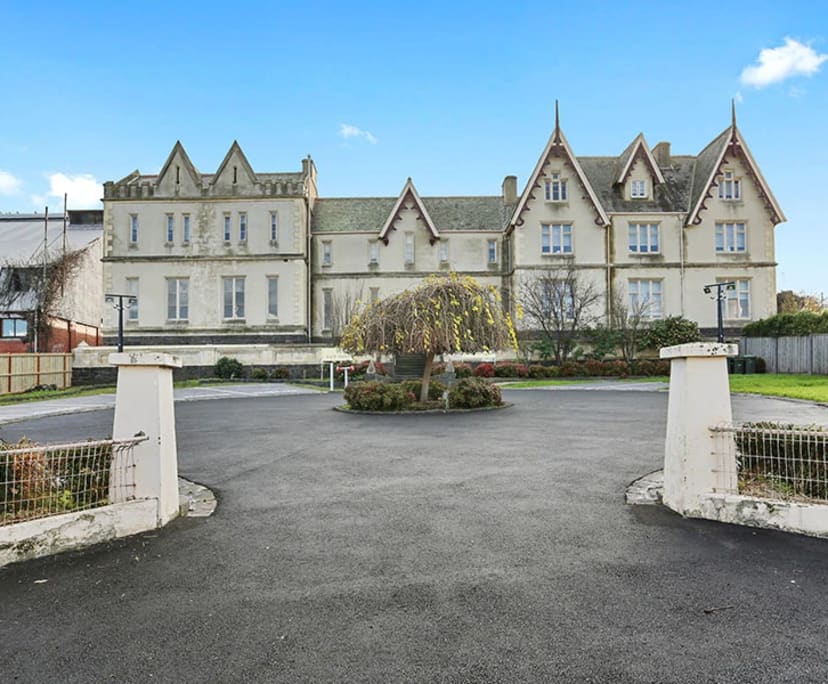 Furnished room in a share house
