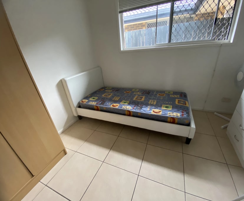 $330, Share-house, 4 bathrooms, Labrador QLD 4215