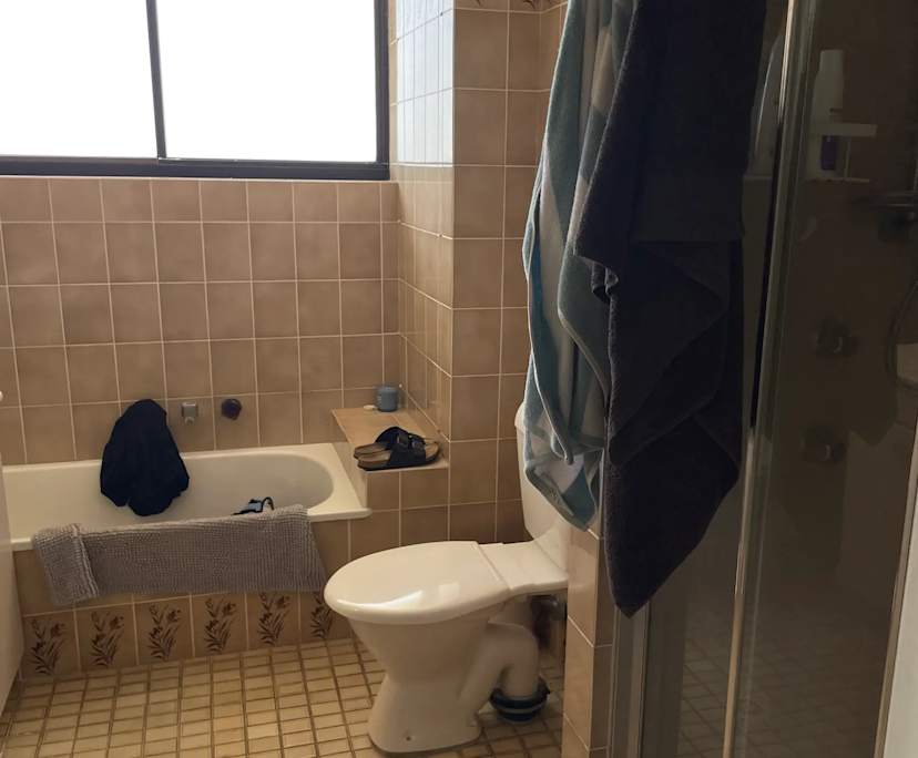 $275, Flatshare, 2 bathrooms, Surfers Paradise QLD 4217