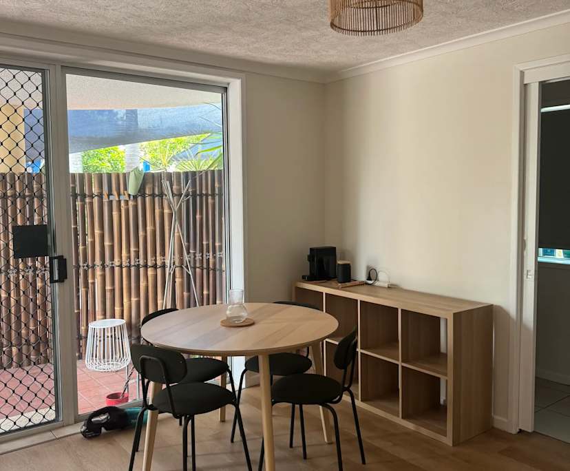 Furnished room in a flatshare