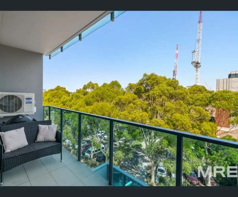 $425, Whole-property, 2 bathrooms, South Yarra VIC 3141