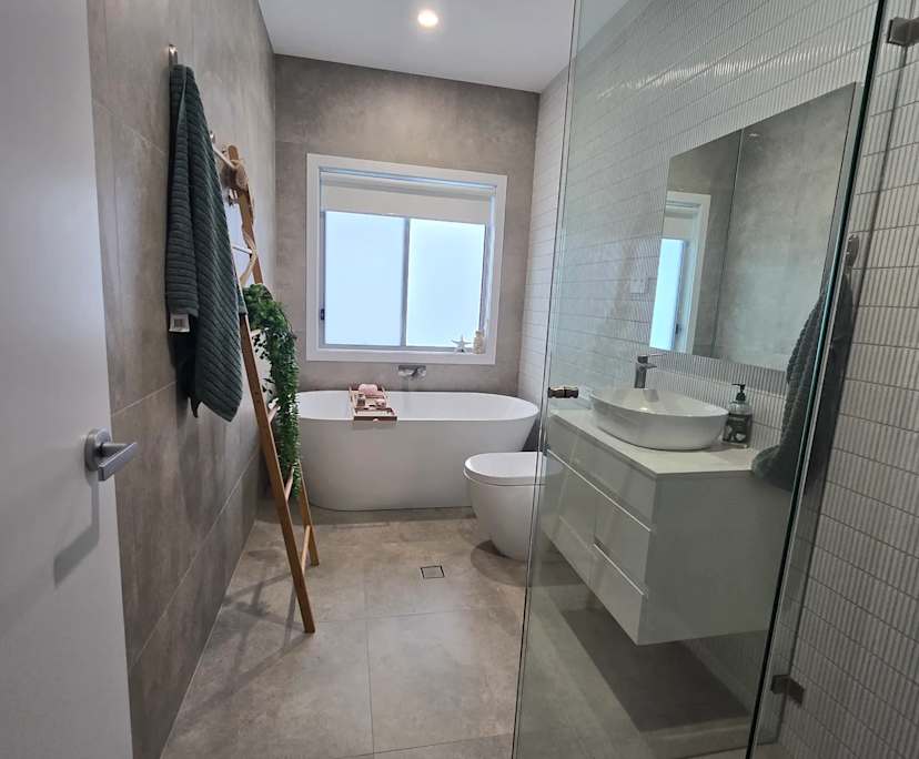 Unfurnished room with own bathroom