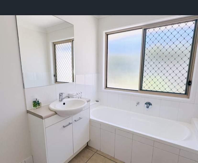 $350, Share-house, 4 bathrooms, Pimpama QLD 4209