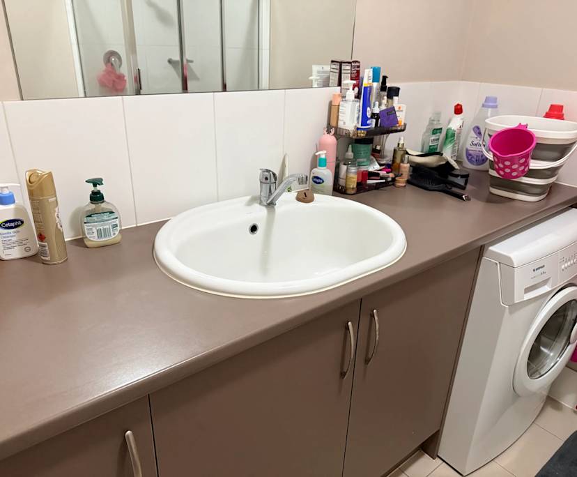 Unfurnished room in a flatshare