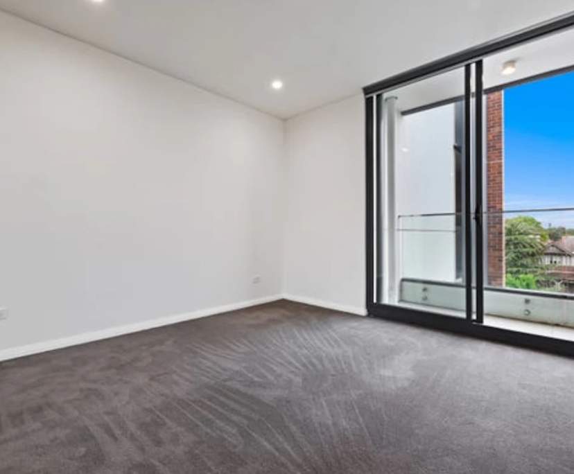 Unfurnished room with ensuite in a flatshare