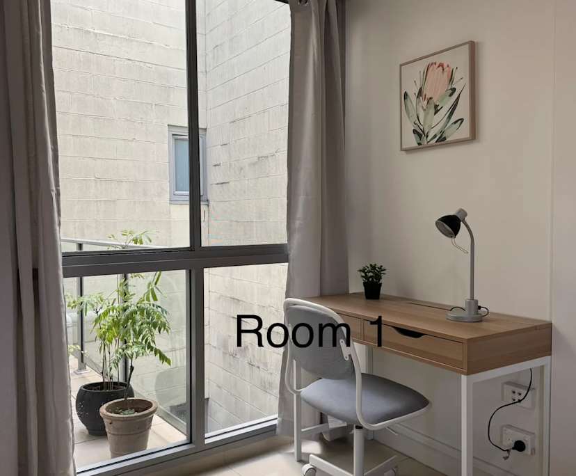 Furnished room with ensuite in a flatshare