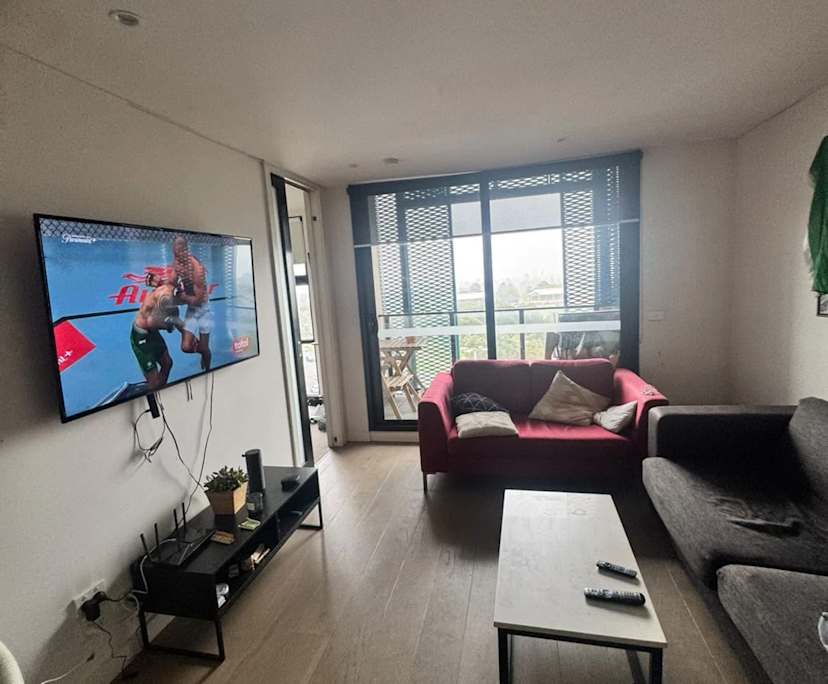 Furnished room with ensuite in a flatshare