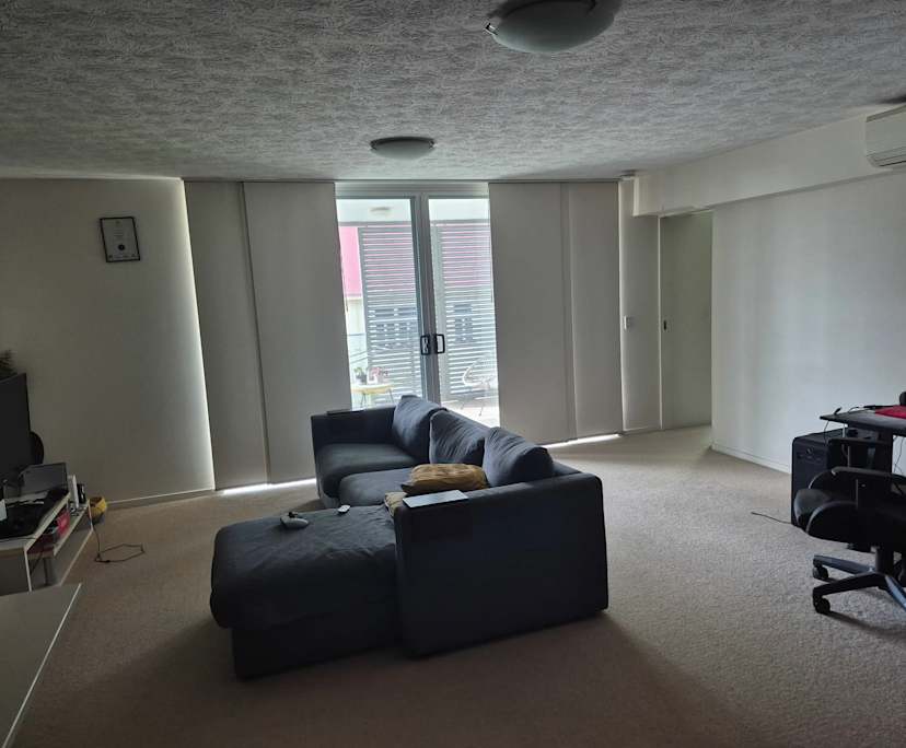 Unfurnished room with ensuite in a flatshare