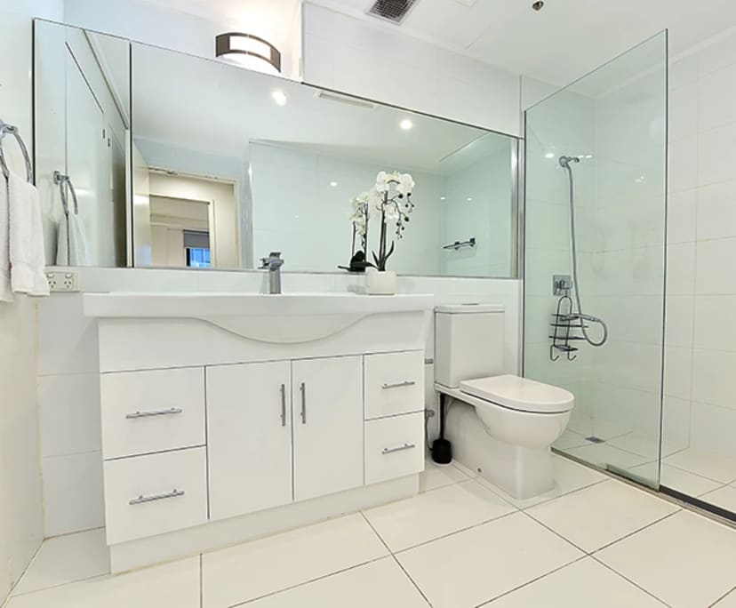 $940, Whole-property, 2 bathrooms, Melbourne VIC 3000