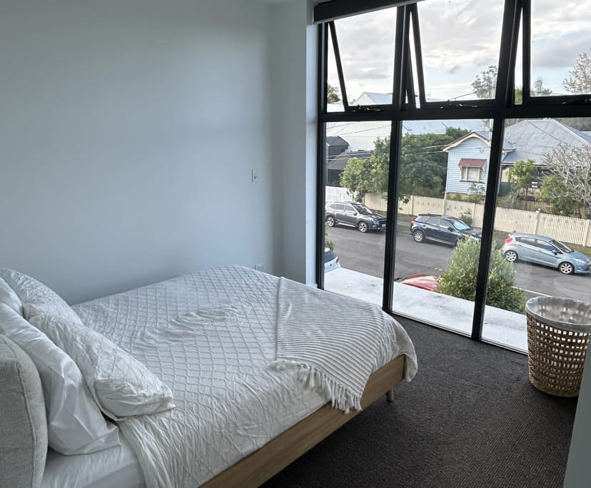 $350, Flatshare, 2 bathrooms, Norman Park QLD 4170