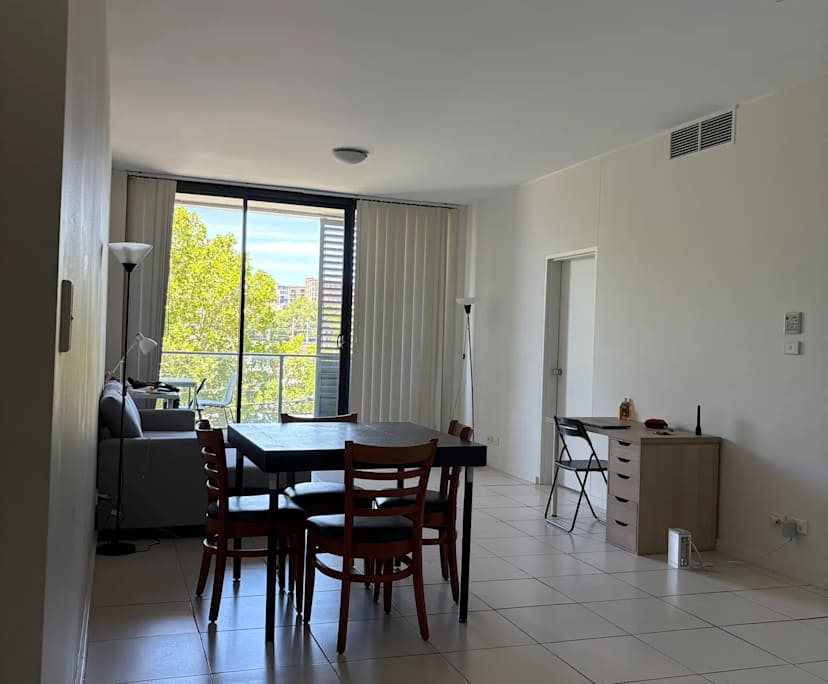 Furnished room in a flatshare