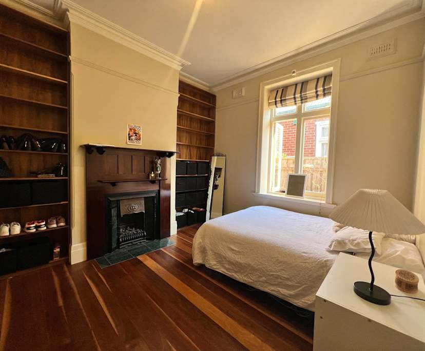 Room in a share house
