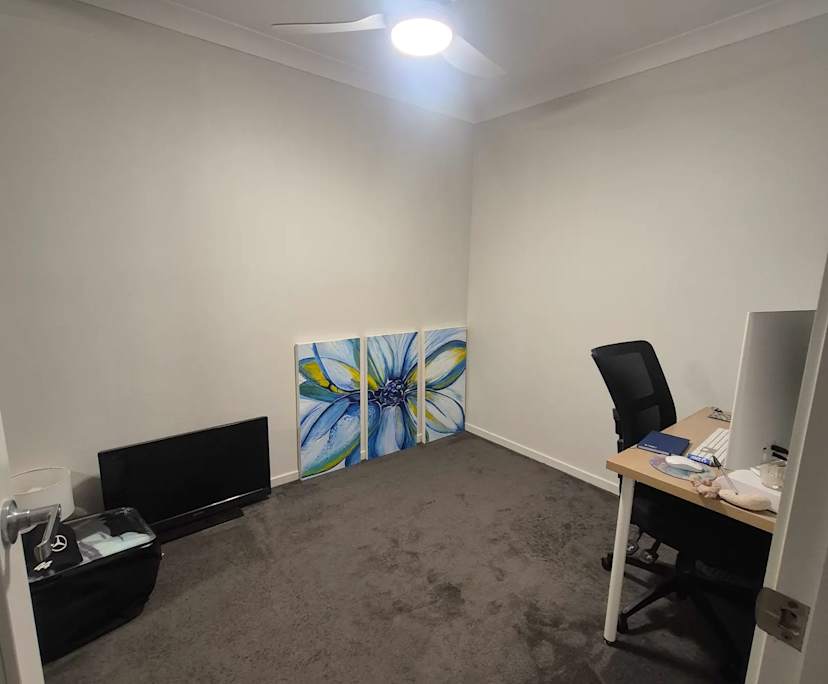 Unfurnished room in a flatshare