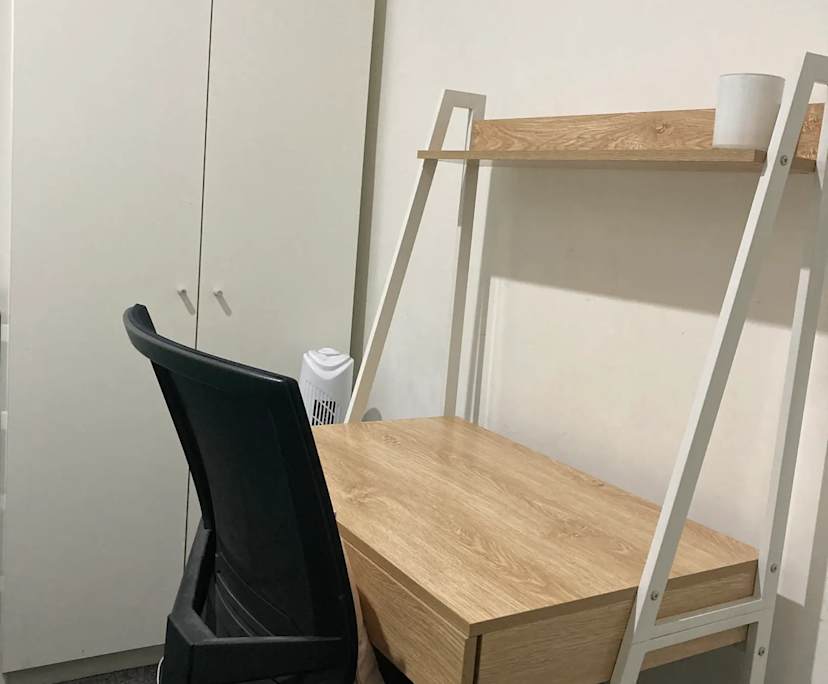 Furnished room in a flatshare