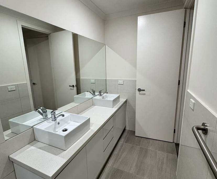 $320, Share-house, 3 bathrooms, Altona Meadows VIC 3028