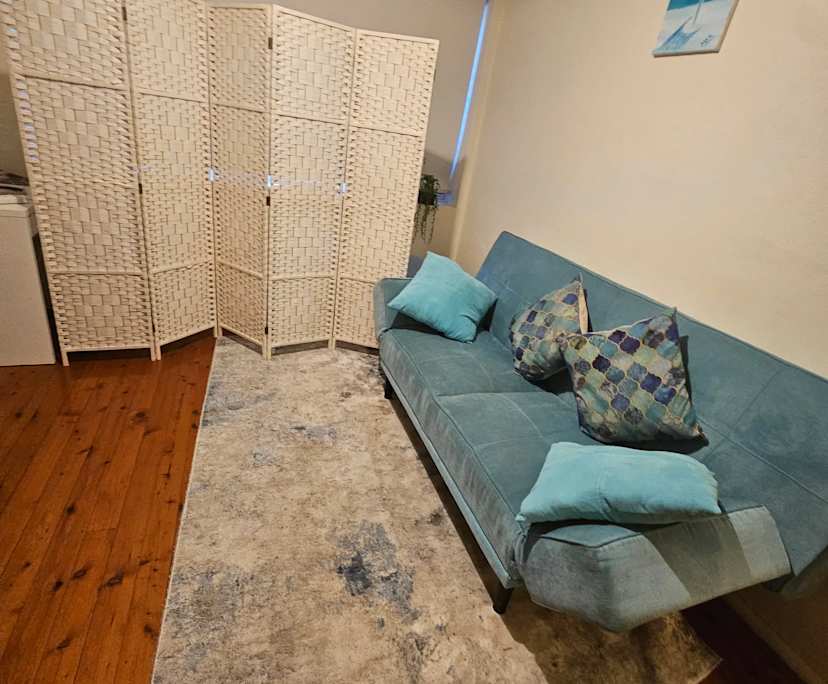 Furnished room in a flatshare