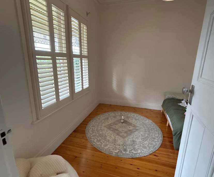 Room in a share house