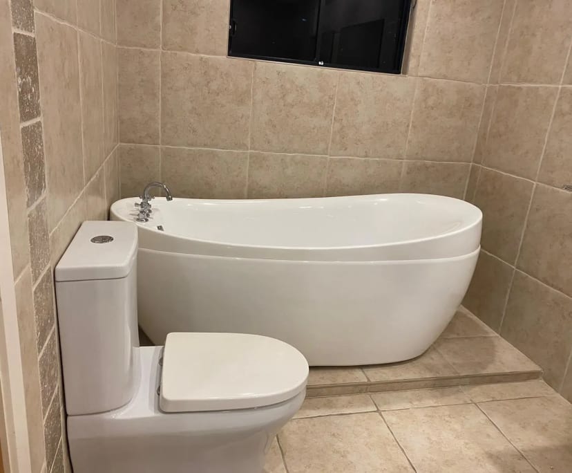 $230, Student-accommodation, 6 bathrooms, Surfers Paradise QLD 4217