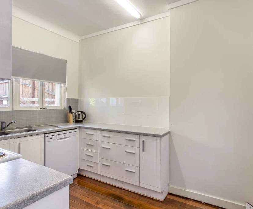 $350, Share-house, 3 bathrooms, Saint Lucia QLD 4067