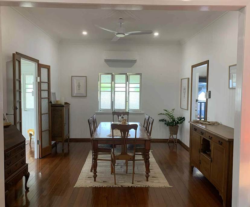 $700, Whole-property, 2 bathrooms, Westcourt QLD 4870
