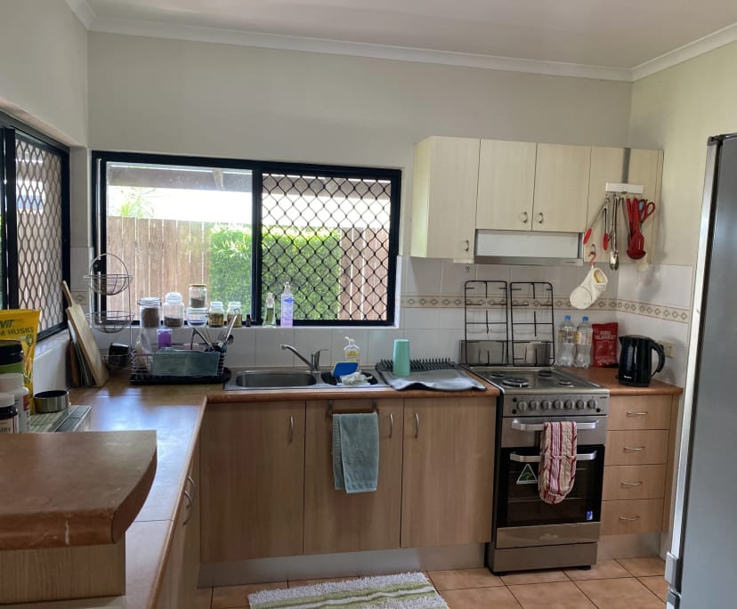 $230, Share-house, 3 bathrooms, Mooroobool QLD 4870