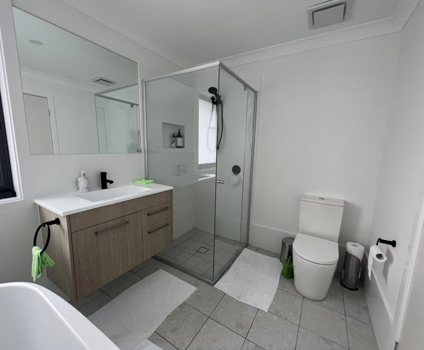 $210, Homestay, 3 bathrooms, Jordan Springs NSW 2747