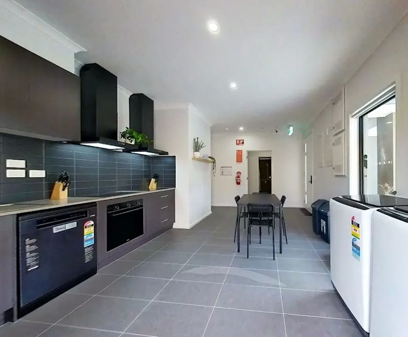 $350, Share-house, 9 rooms, Saint Albans VIC 3021, Saint Albans VIC 3021