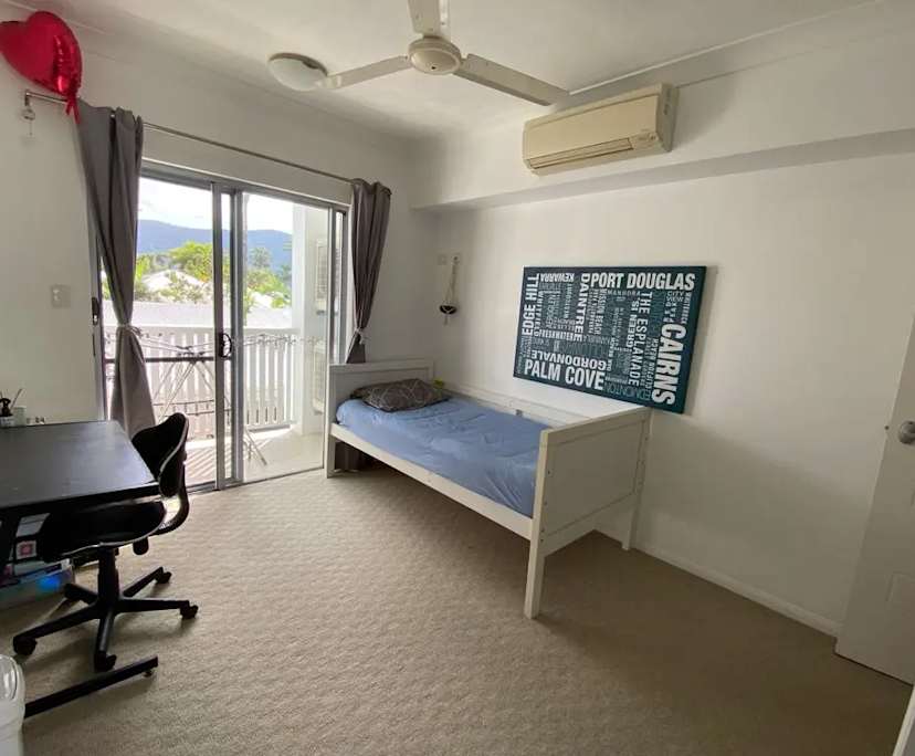 Furnished room in a flatshare