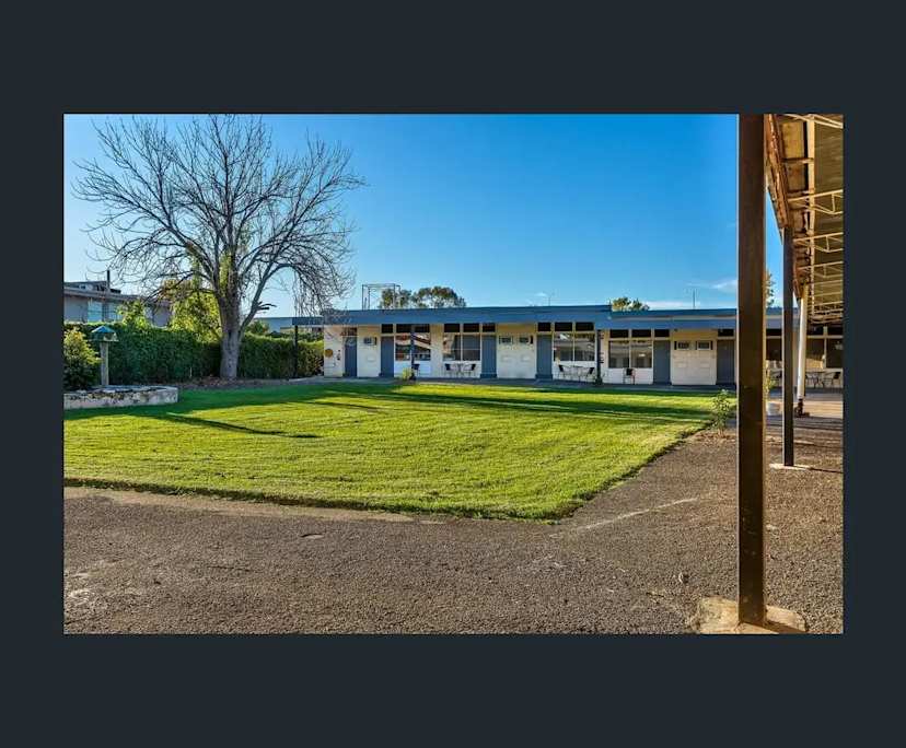 Whole property with 1 room for rent