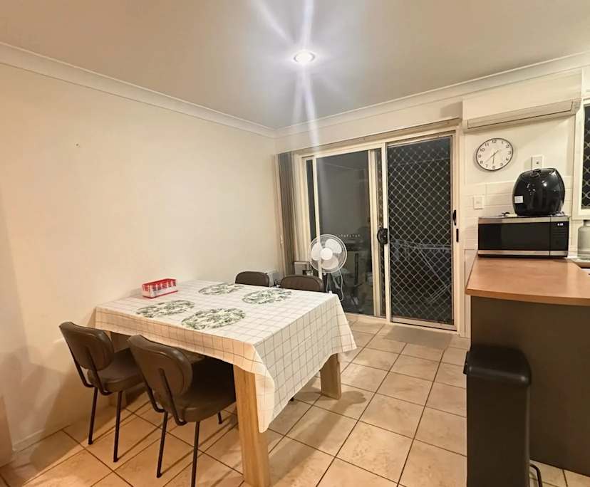 $345, Share-house, 3 bathrooms, Calamvale QLD 4116