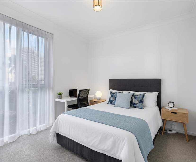 Furnished room in a flatshare