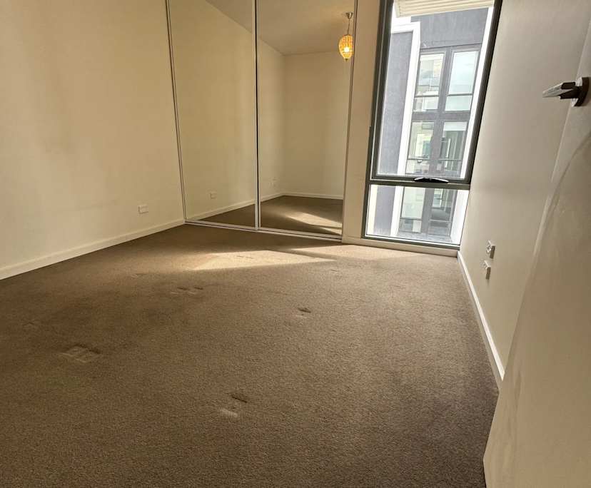 Unfurnished room in a flatshare
