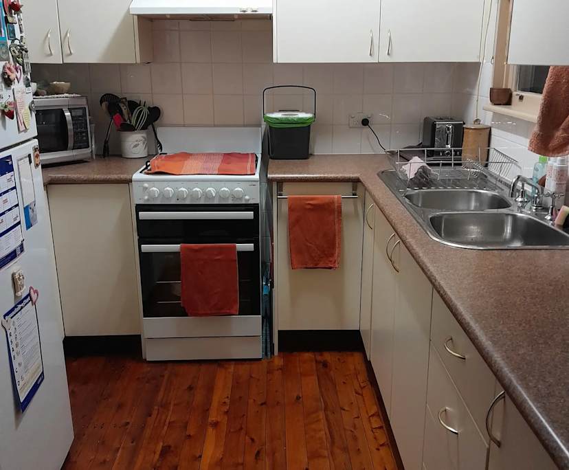 $300, Homestay, 3 bathrooms, Sadleir NSW 2168