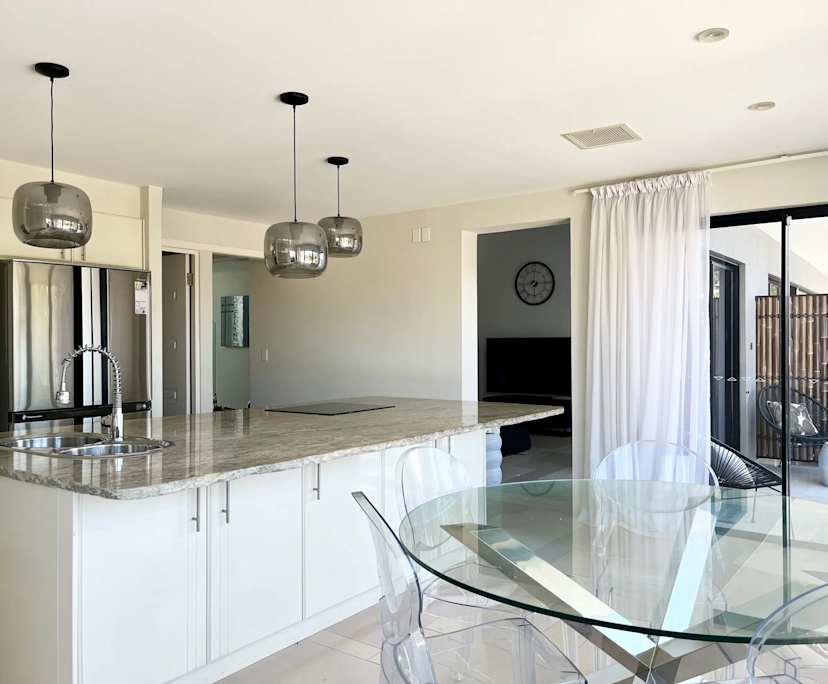 $570-750, Student-accommodation, 3 rooms, Broadbeach Waters QLD 4218, Broadbeach Waters QLD 4218