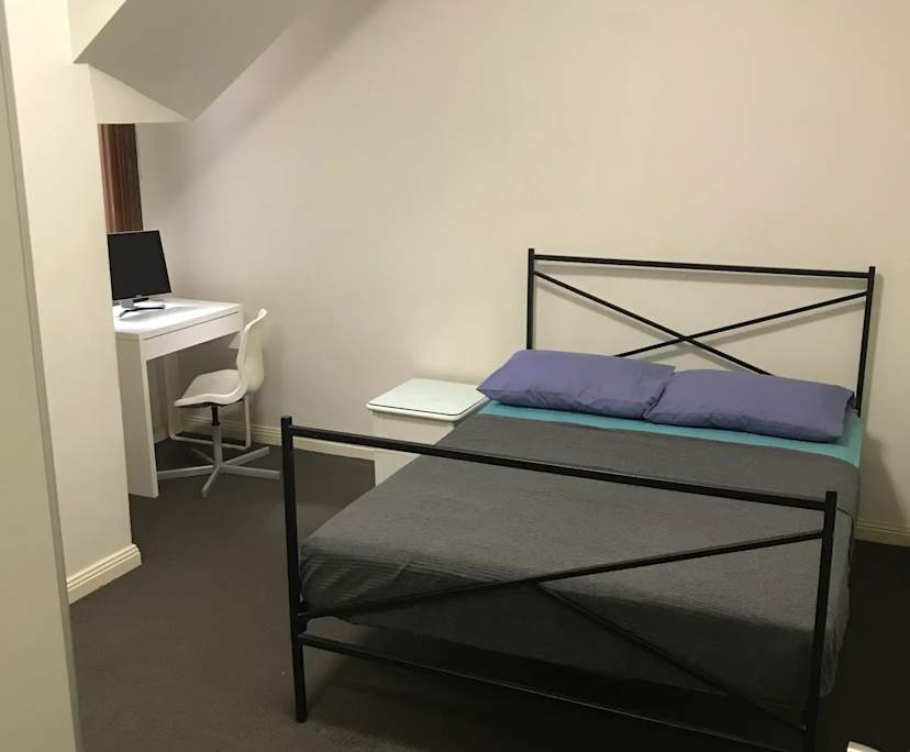 Furnished room in a flatshare