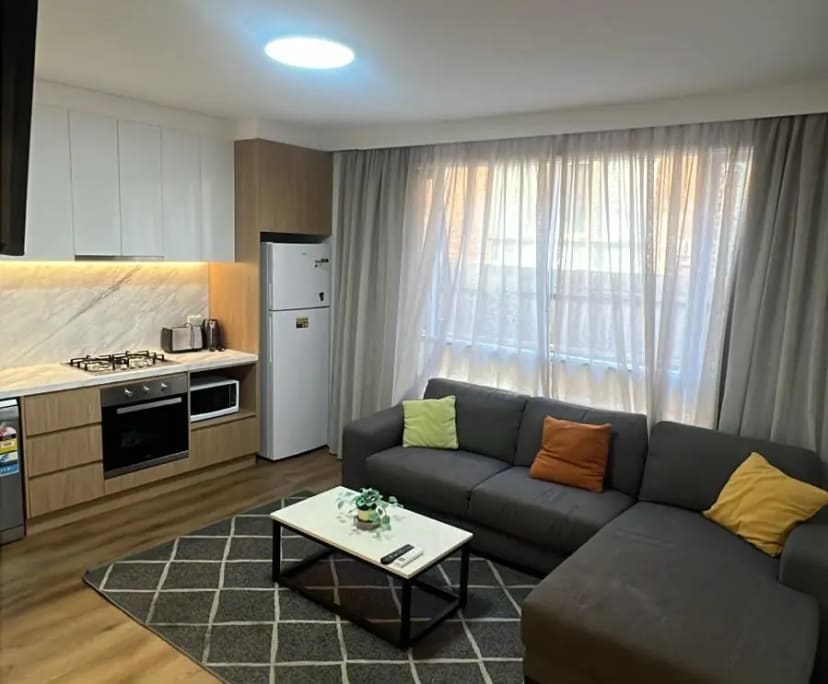 $800, Whole-property, 2 bathrooms, Saint Kilda East VIC 3183