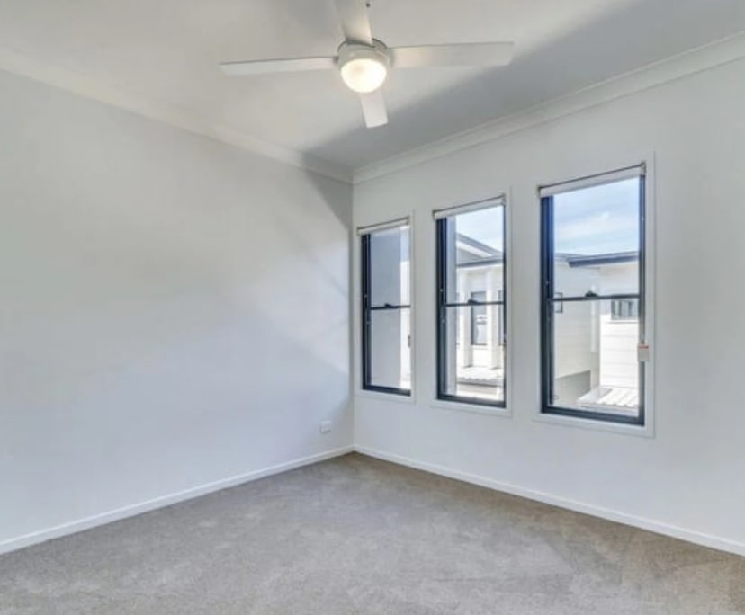 Room for Rent in Everton Park, Brisbane 285, Unfu...