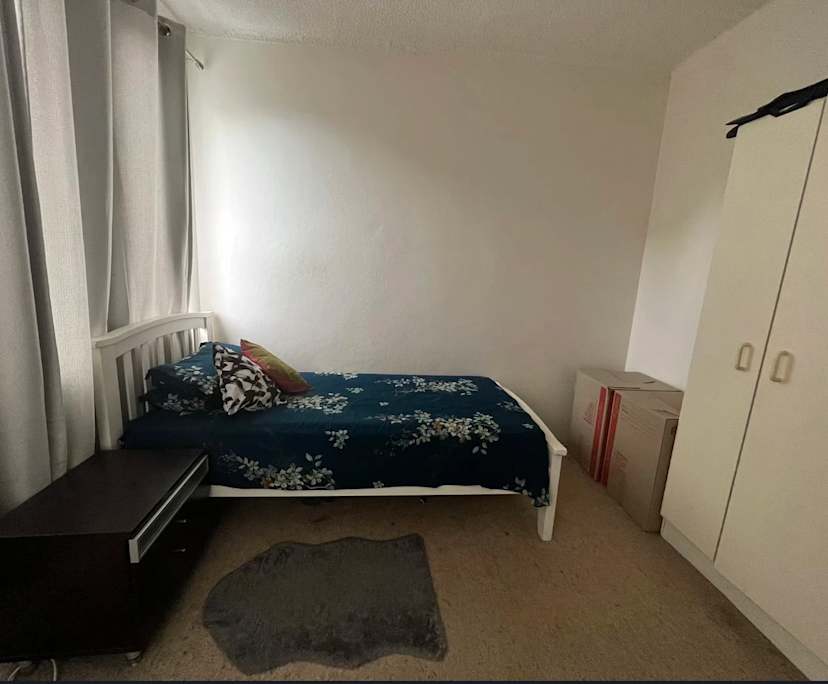 Furnished room in a flatshare