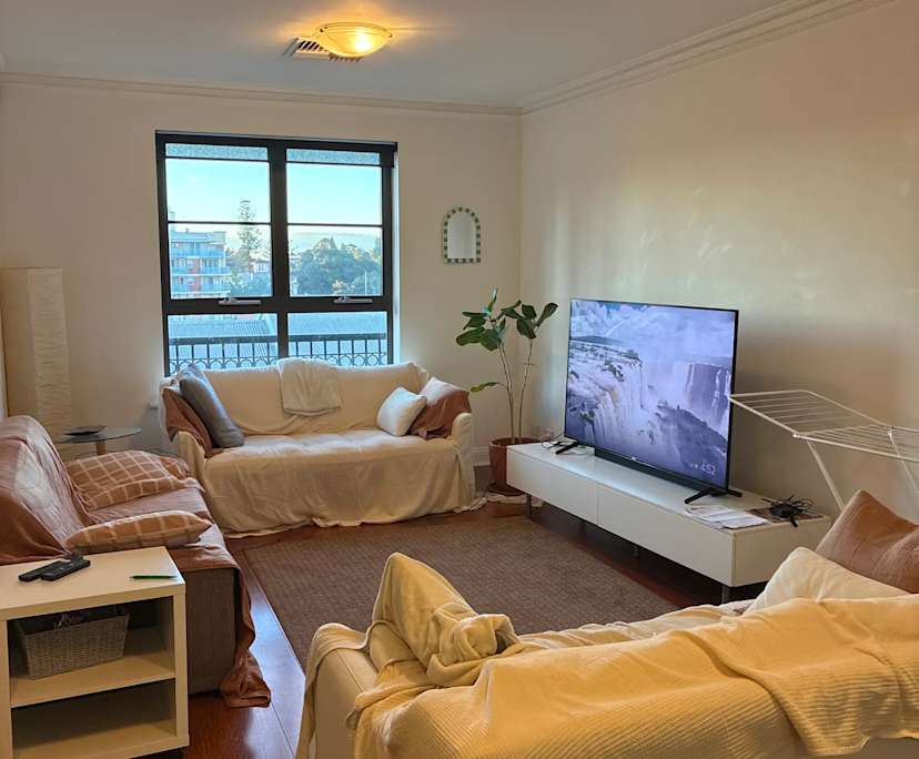 Furnished room with ensuite in a flatshare