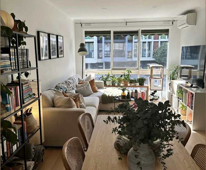 Unfurnished room in a flatshare