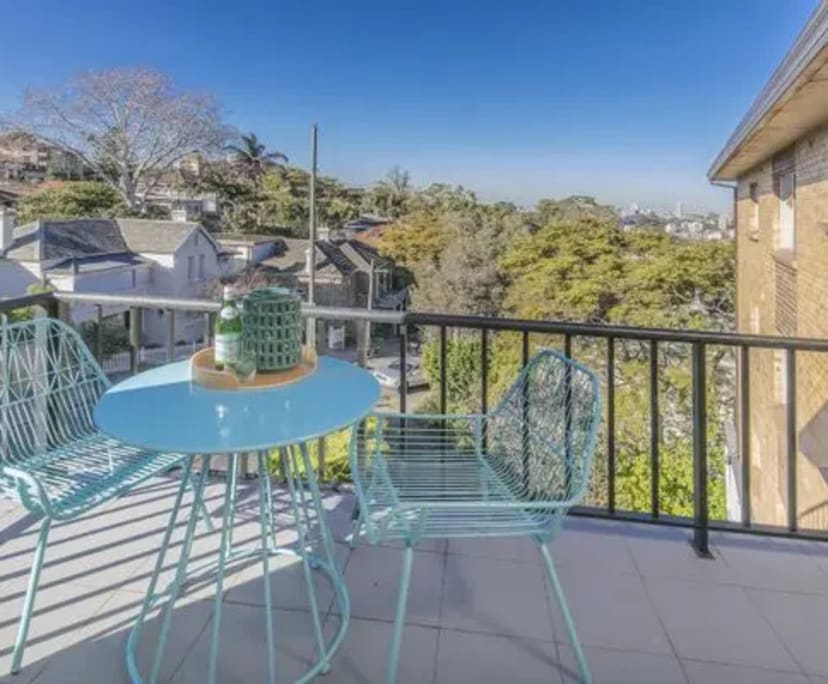 Furnished room in a flatshare