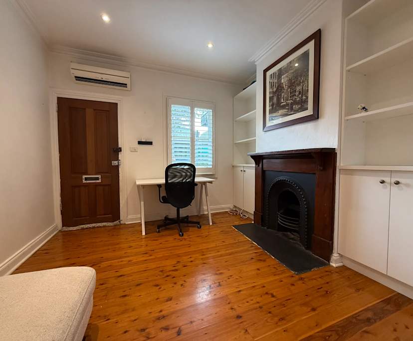 Furnished room in a share house