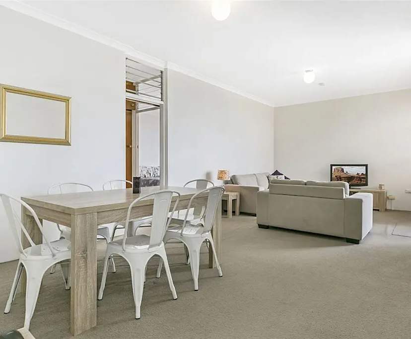 Furnished room in a flatshare
