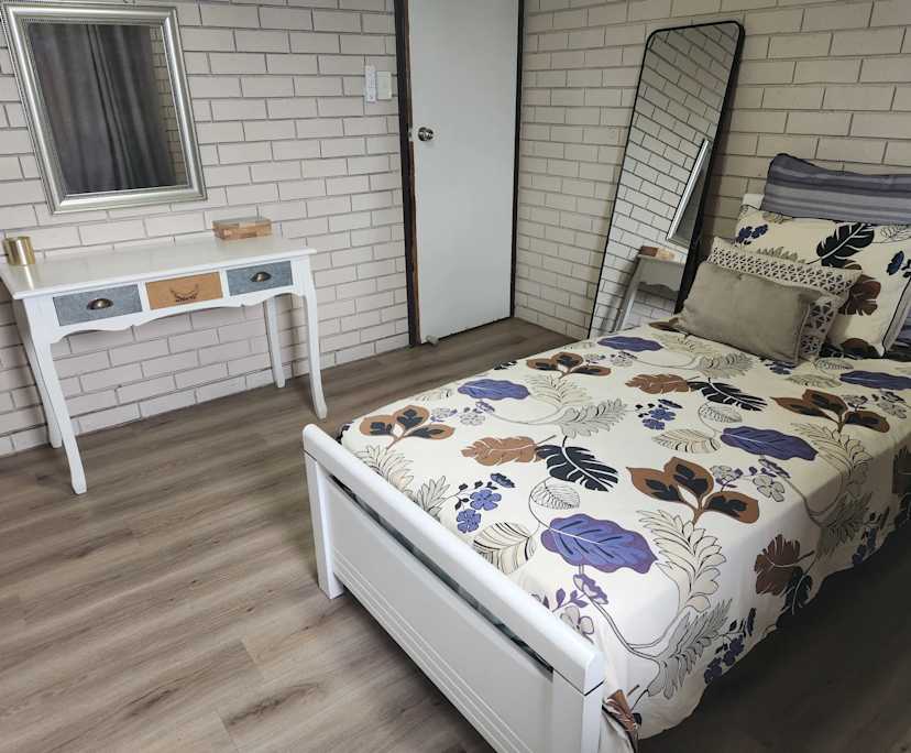 Furnished room in a flatshare