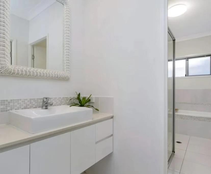 $300, Share-house, 3 bathrooms, Burdell QLD 4818